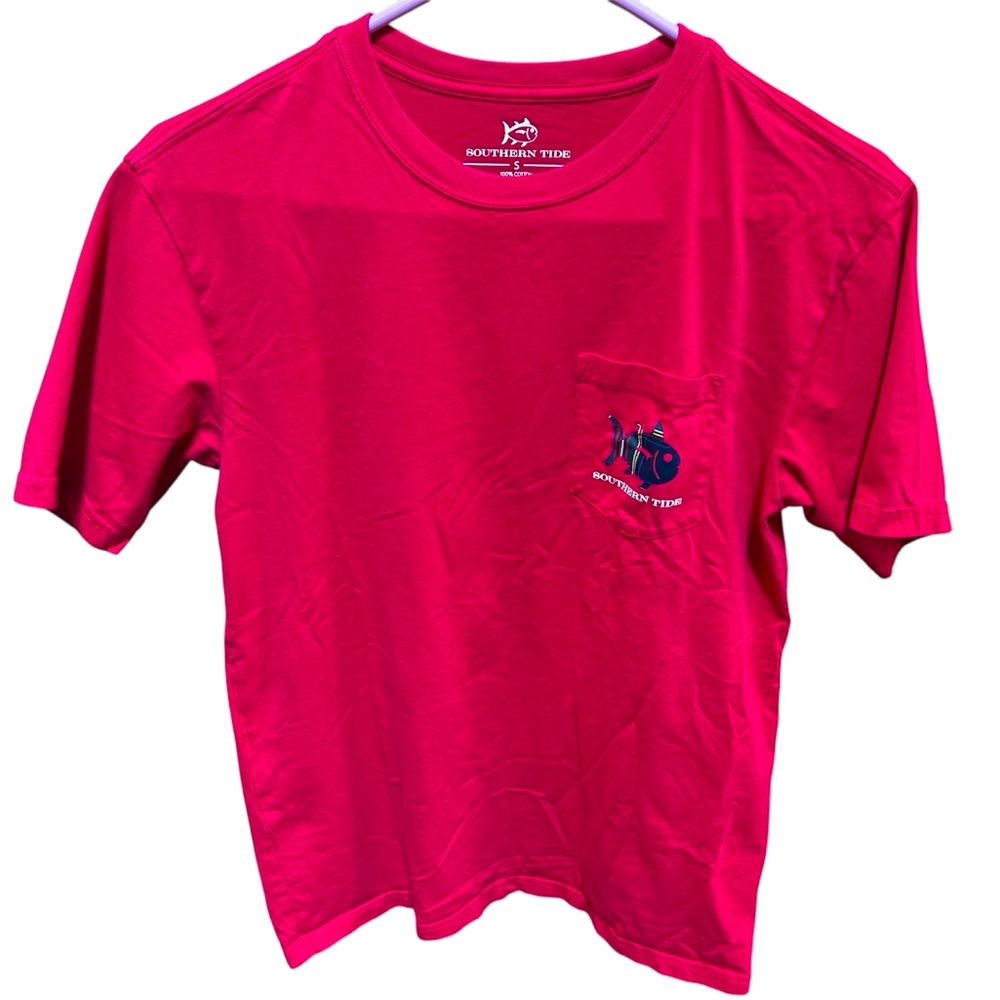 Southern Tide Vibrant Red T-Shirt with Pocket and Plaid Fish on the Back. Size=S